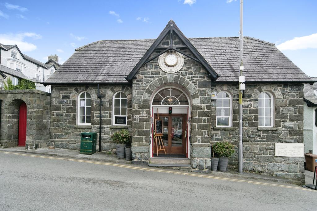 Main image of property: Castle square, Harlech, LL46