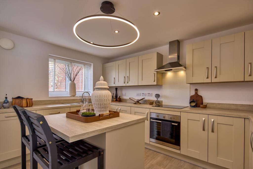 House in Nuneaton and Bedworth, Warwickshire - View 2