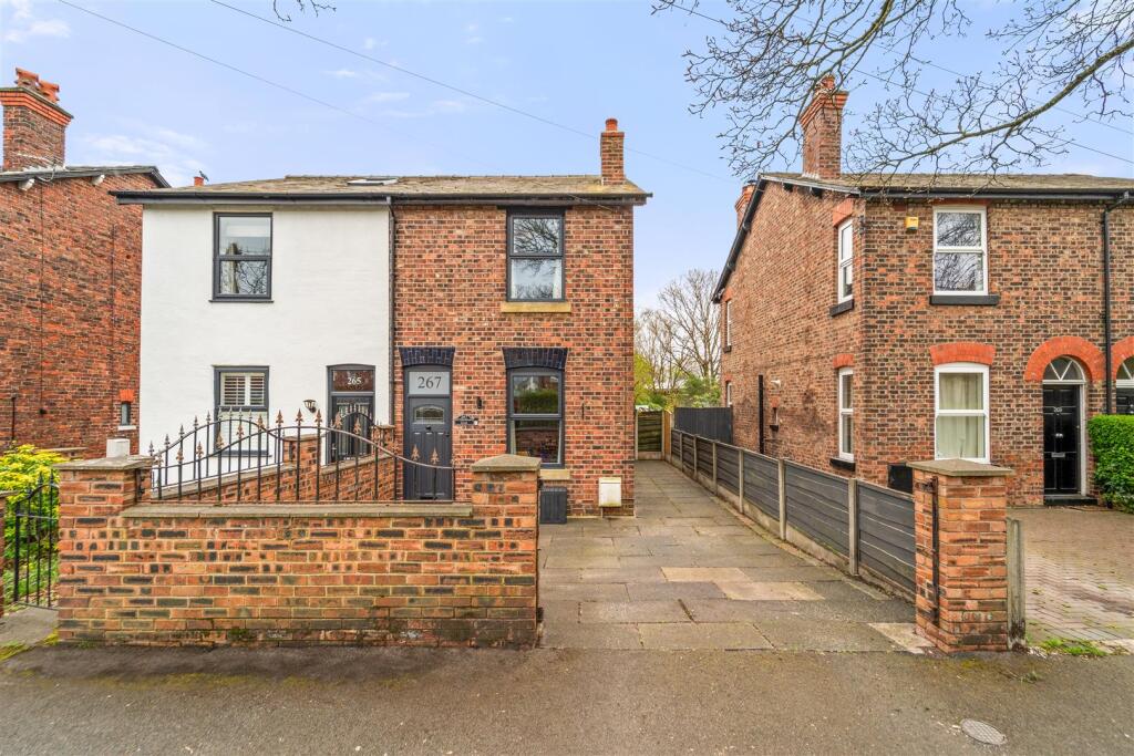 Main image of property: Wythenshawe Road, Manchester