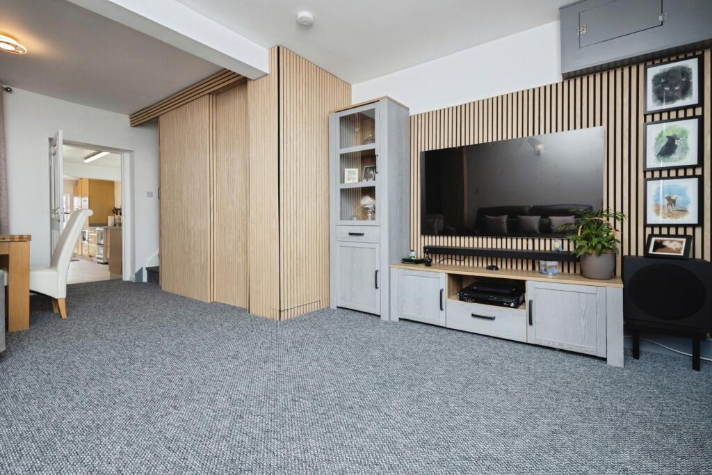 House in Burry Port, Pembrey and Burry Port Town - View 4