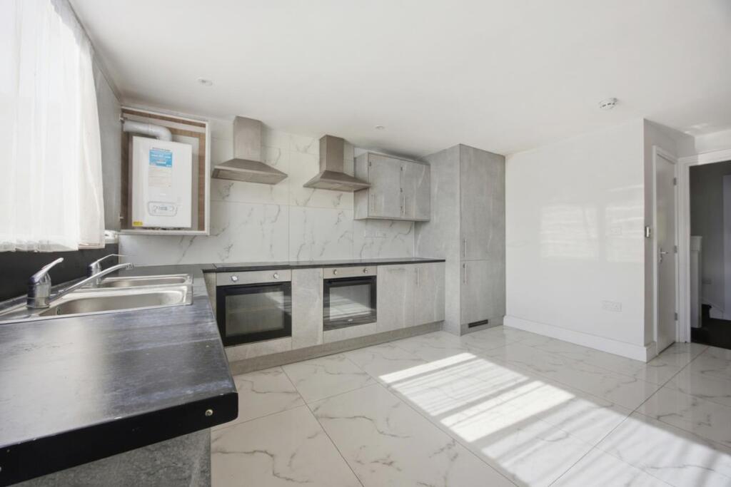House in London - View 2