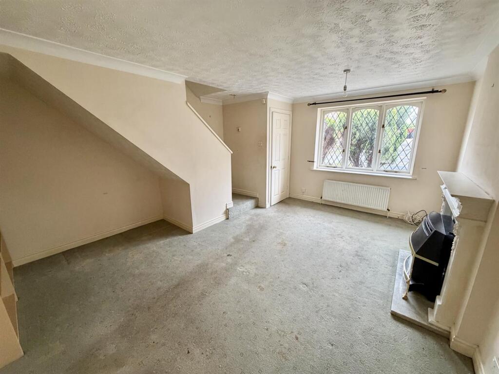 House in Kirklees, London Park, Battyeford - View 5