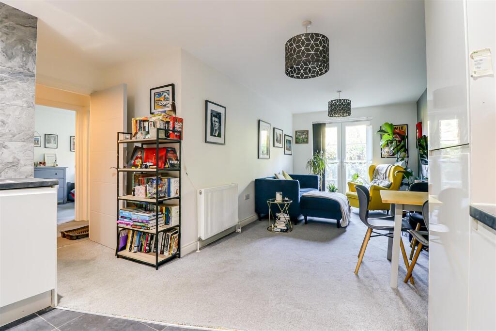 Apartment in Castle Point, Benfleet - View 4