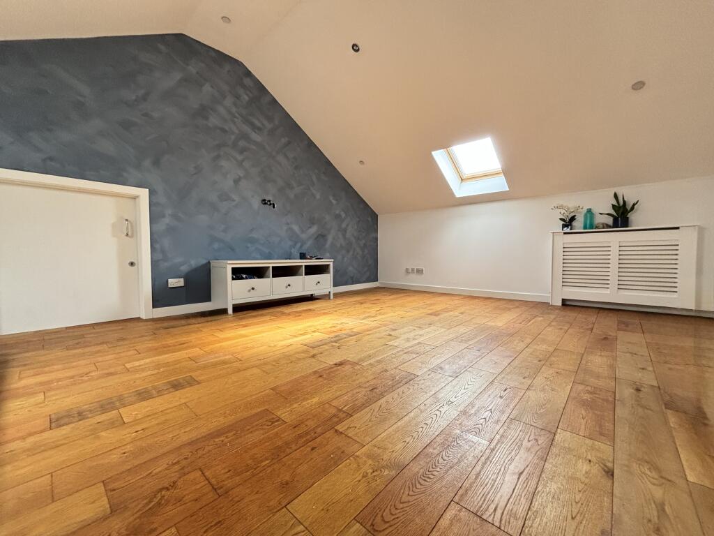 Apartment in Hamilton, Low Waters - View 2