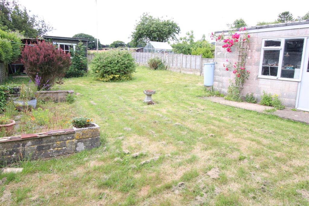 House in Gurnard, Rew Street - View 4