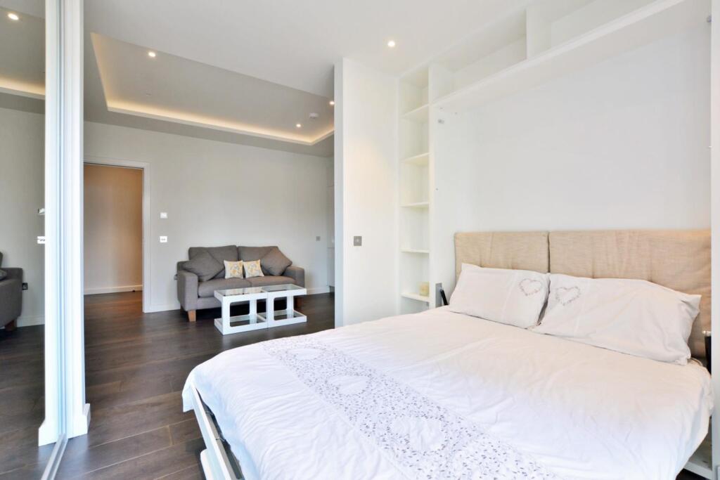 Studio flat for rent