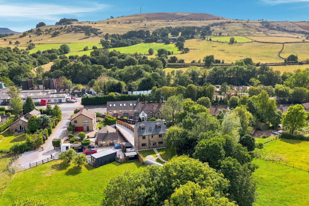 House in High Peak, Chapel-en-le-Frith - View 2