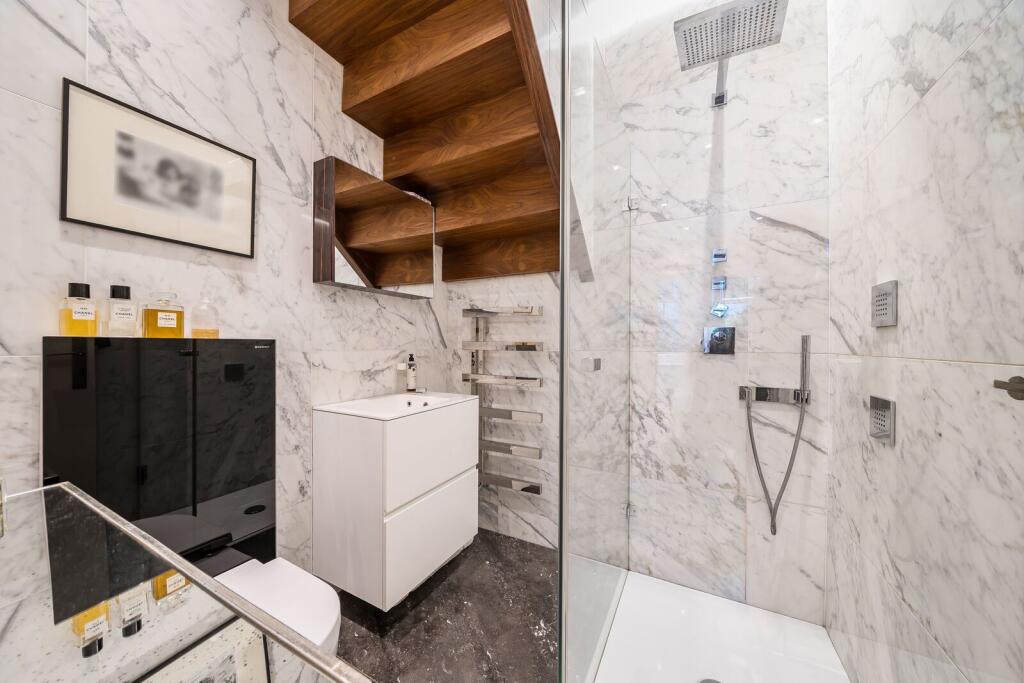 Apartment in London - More