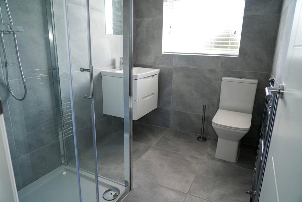 Apartment in Croydon - View 3