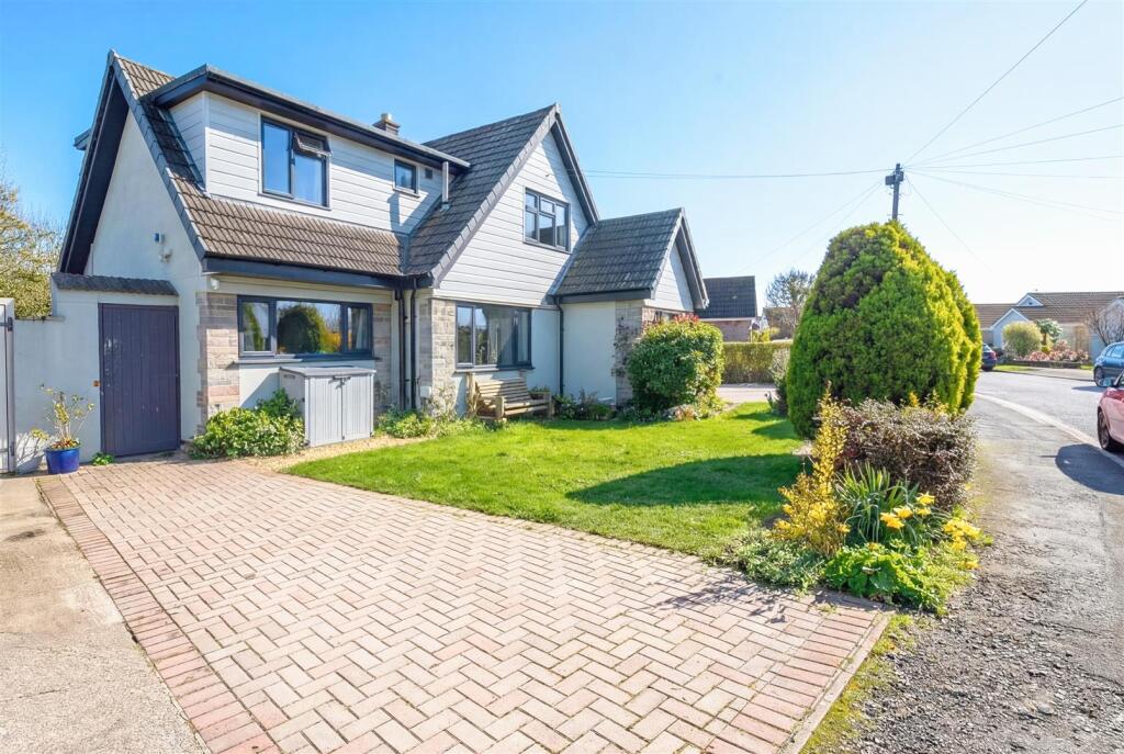 Main image of property: Mendip Road, Yatton, Bristol