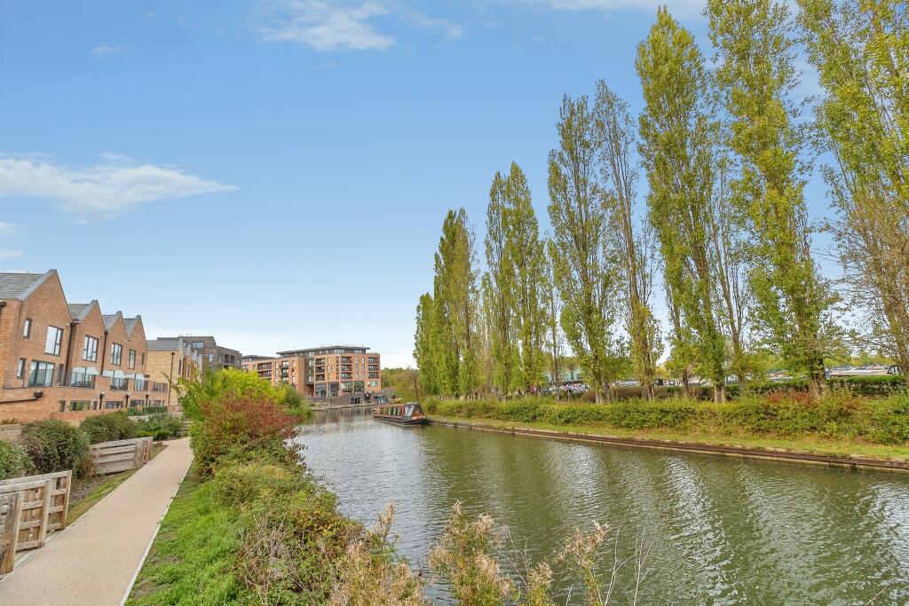 Apartment in Milton Keynes - View 5