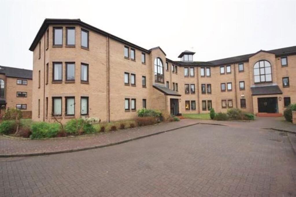 Main image of property: Spacious 2 Bed with Parking at Burgh Hall St, G11
