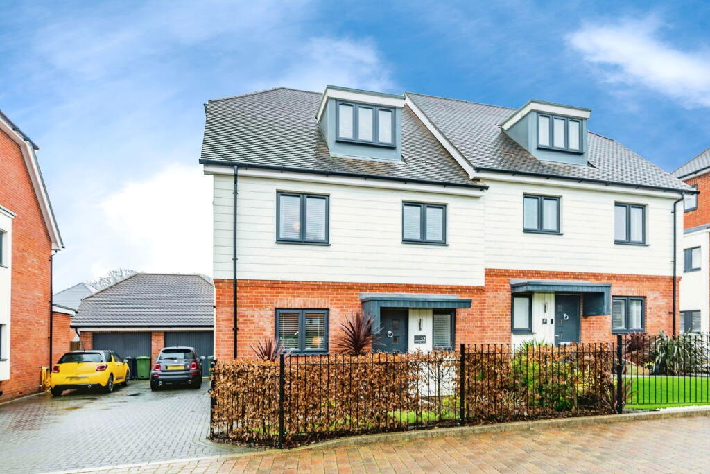 Main image of property: Vantage Copse, Bursledon, Southampton, Hampshire, SO31