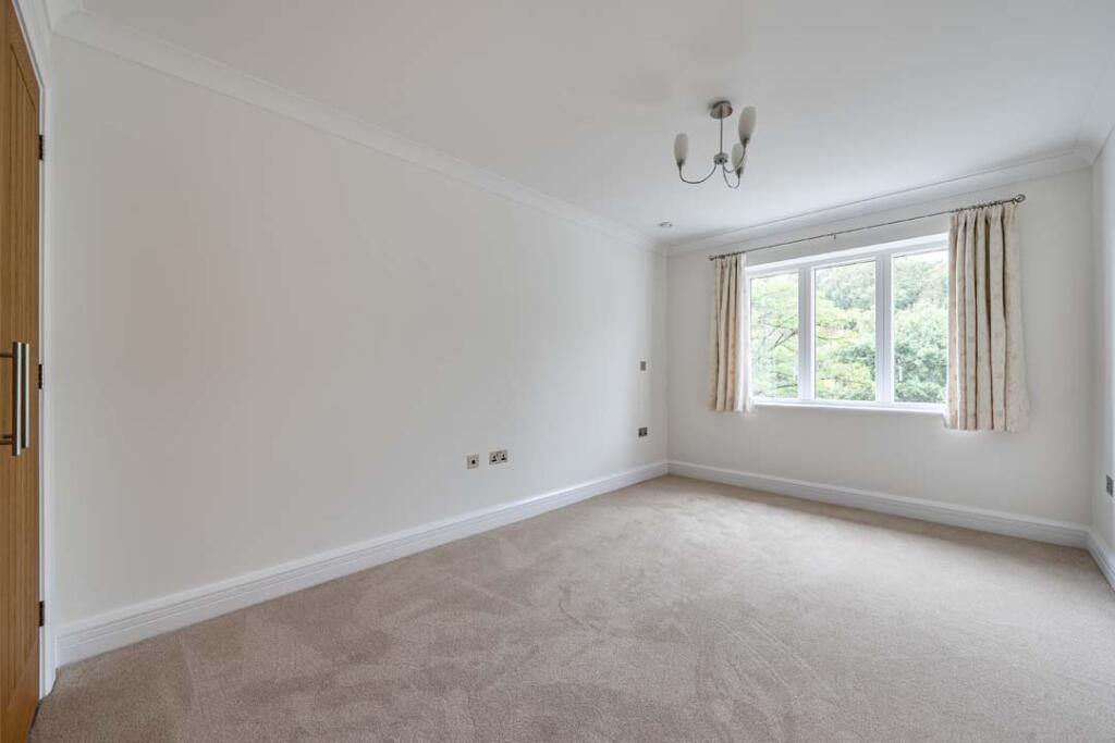 Apartment in Guildford - More