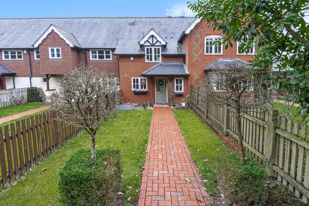 Main image of property: Bearwood Road, Sindlesham, Berkshire RG41 5BS