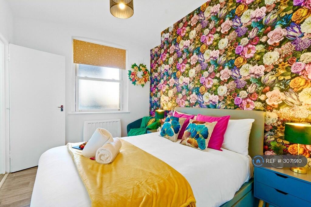 Apartment in Brighton - View 3