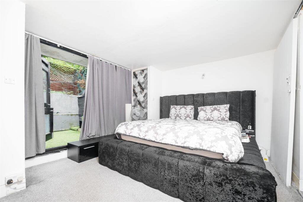 Apartment in London, Alexandra Road Estate, South Hampstead - More