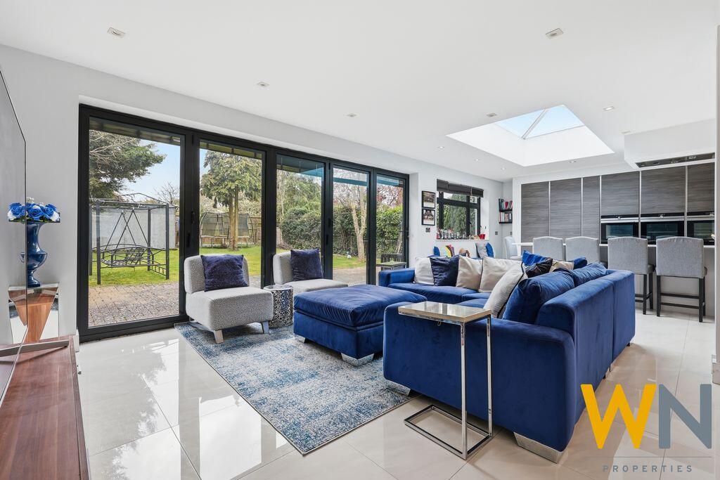 House in Brentwood, Hutton Mount - View 3