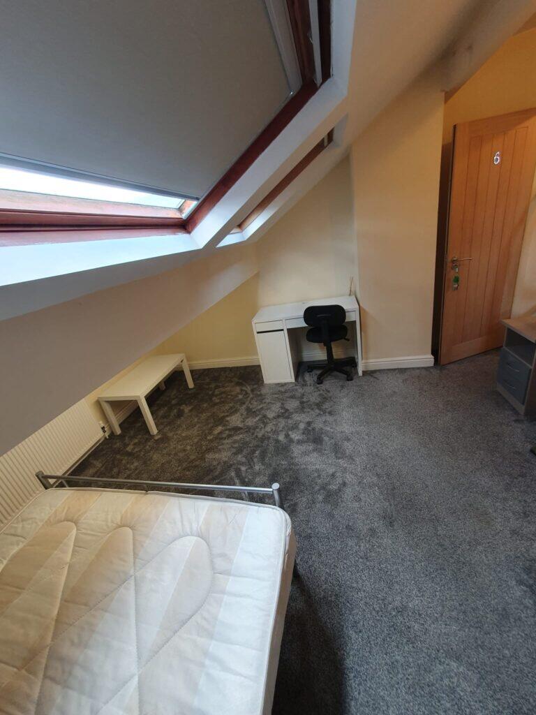 6 bedroom end of terrace house for rent