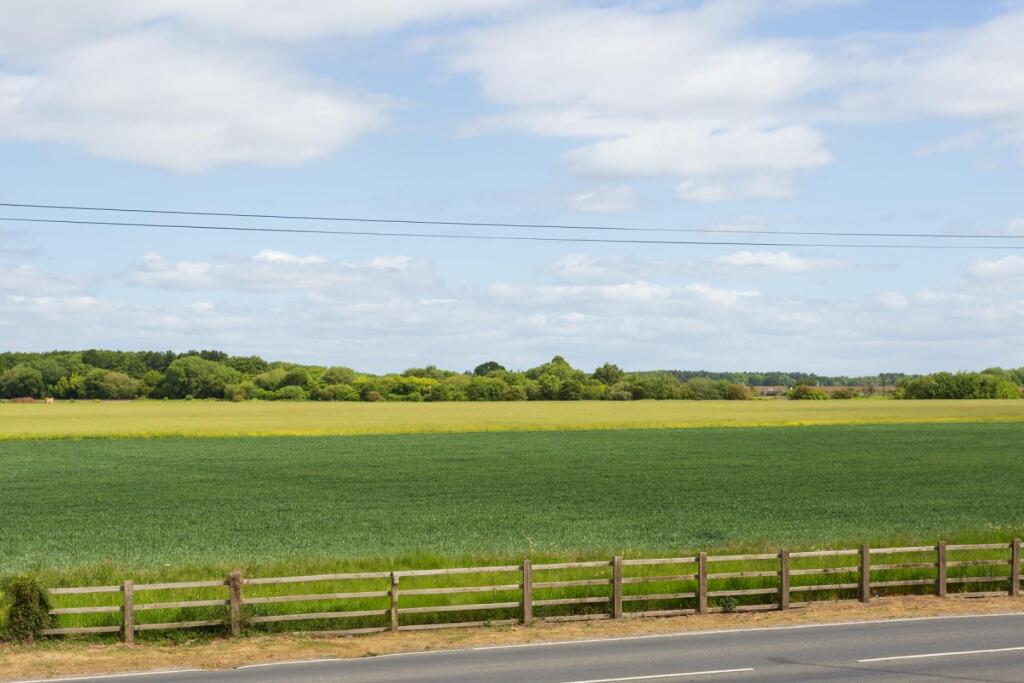 Main Road, Hambleton, Selby photo 3