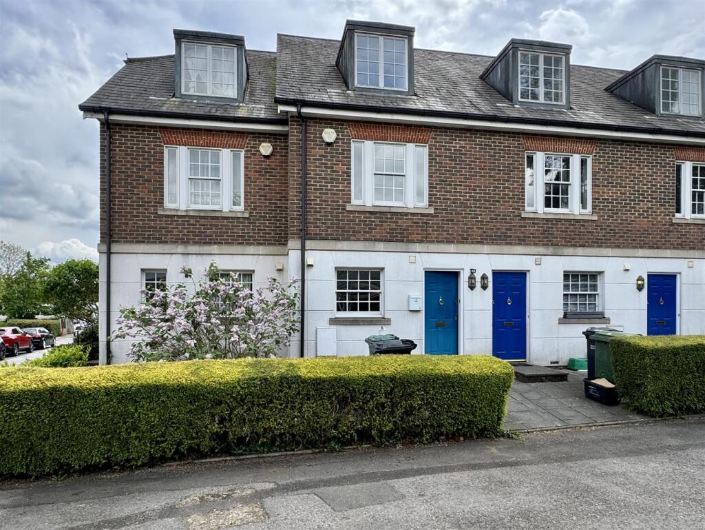 Main image of property: STATION ROAD NORTH, MERSTHAM, RH1
