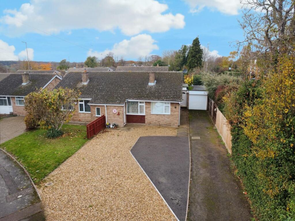 3-bed semi-detached on Ringwood Close, Kingsthorpe, Northampton NN2, £270,000
