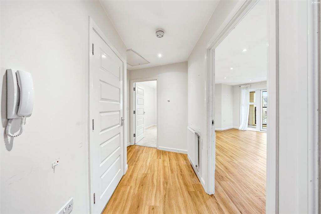 Apartment in Dartford, Stone - View 4