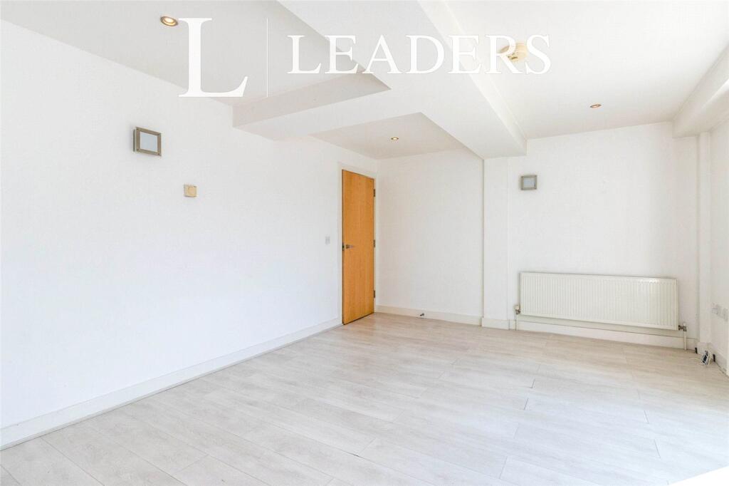 Apartment in Sutton - View 4