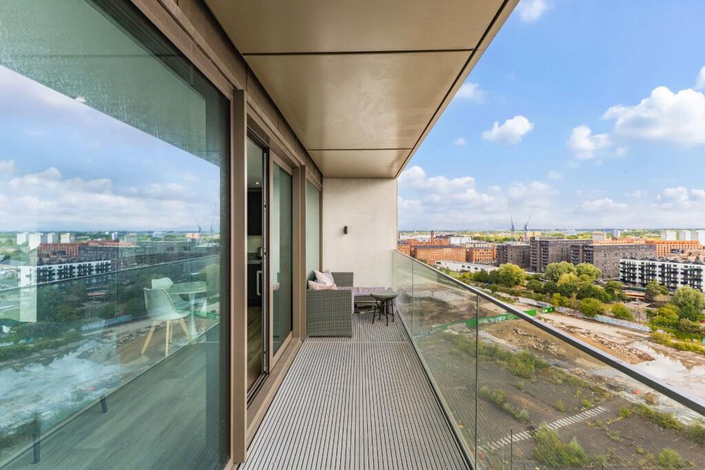 Main image of property: Oxygen Tower, 50 Store Street, Manchester, Greater Manchester, M1