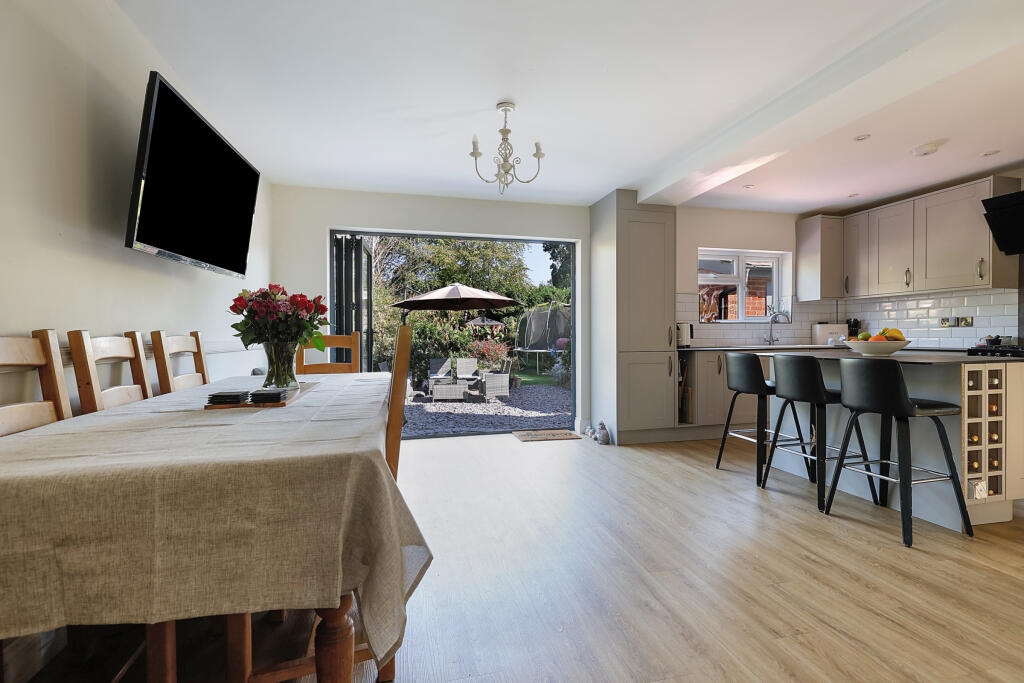 House in Reigate and Banstead, Horley - View 2