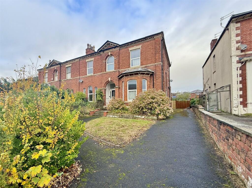 3-bed flat on Manchester Road, Southport, PR9, £140,000