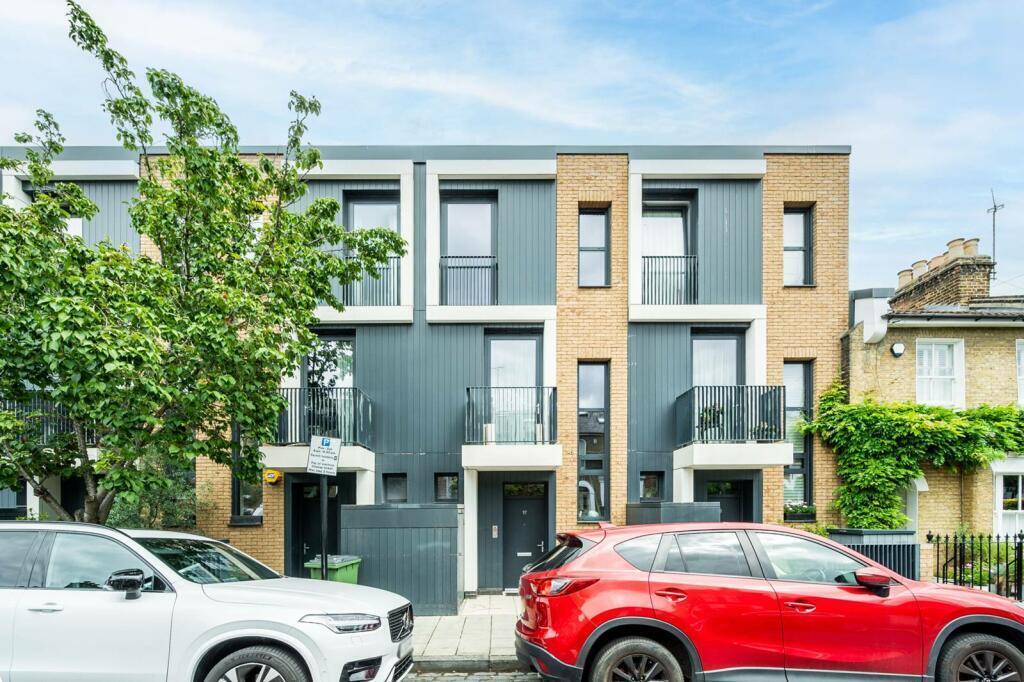 Main image of property: Modern Terraced House, Greenwich