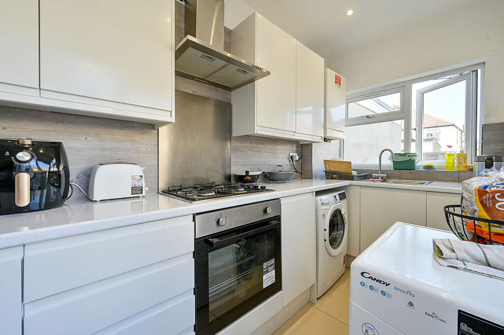 House in Twickenham - View 5