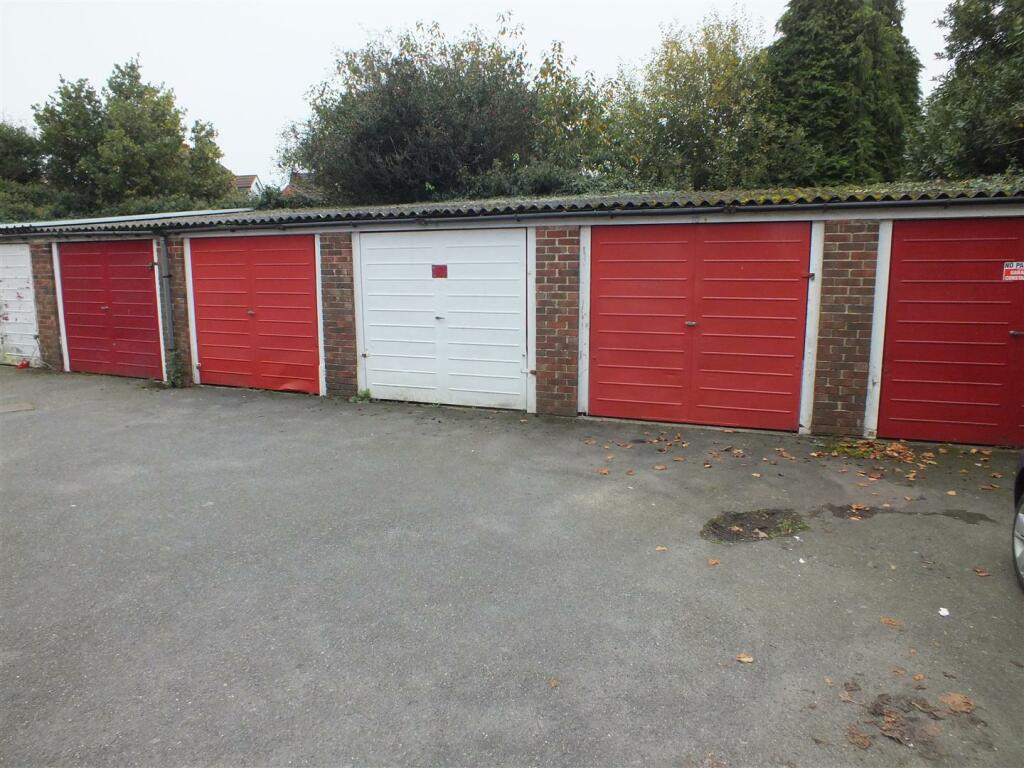 Main image of property: 16 Radnor Park Road, Folkestone