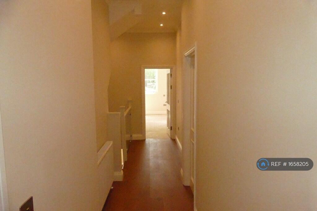 2 bedroom maisonette for rent