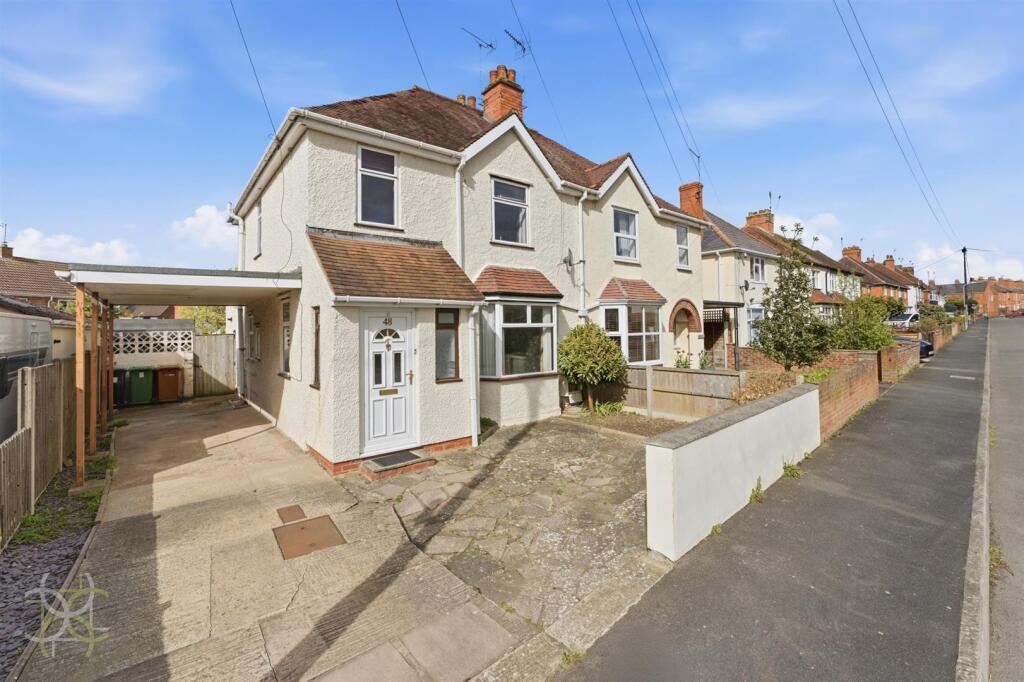 3-bed semi-detached on Albert Road, Evesham, £250,000