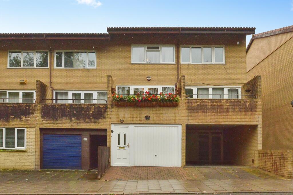 Main image of property: Conniburrow Boulevard, Conniburrow, Milton Keynes
