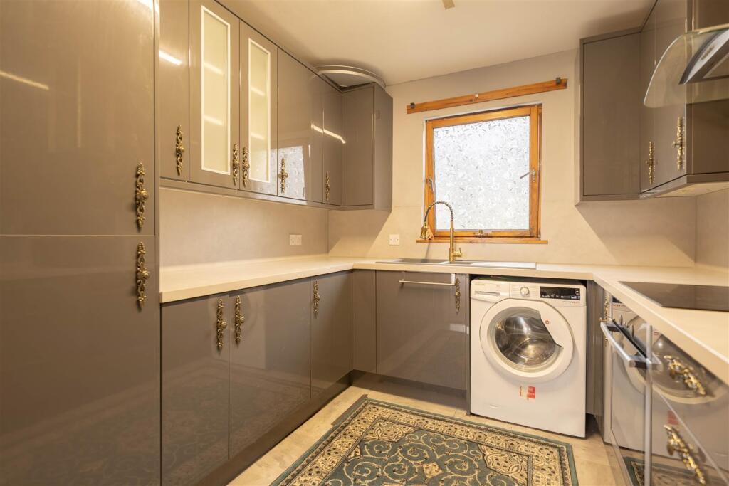 Apartment in Perth - View 4