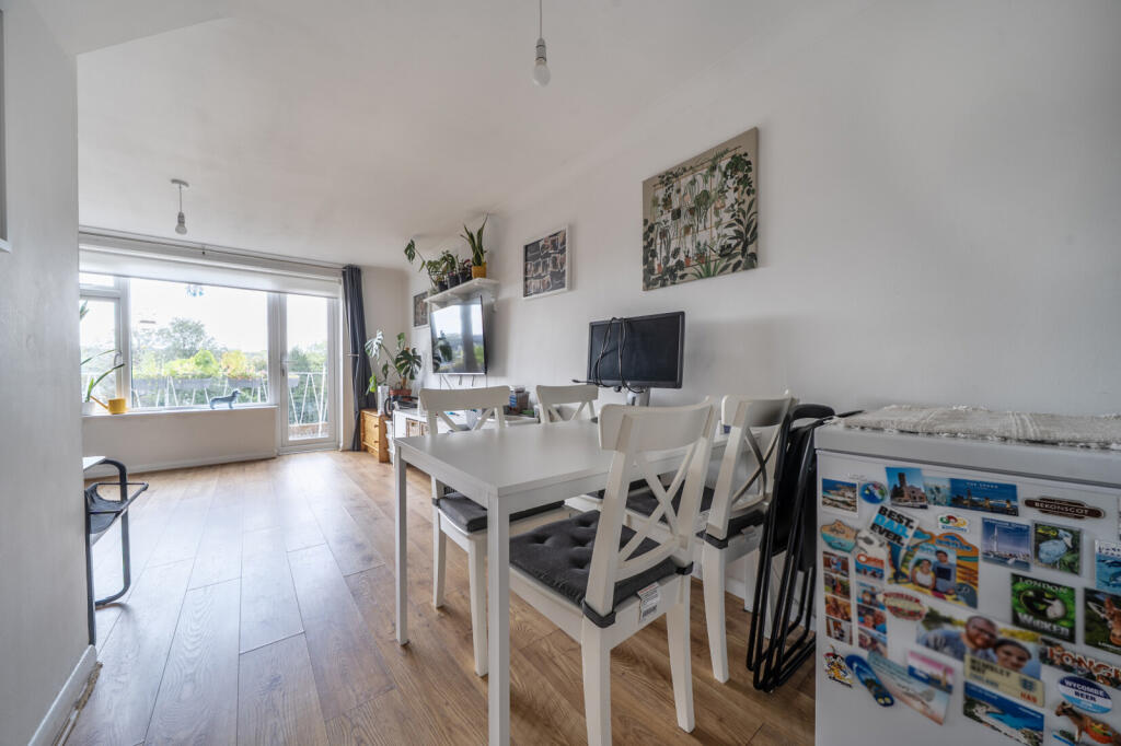 Apartment in Hemel Hempstead, High Wycombe Community Board - More