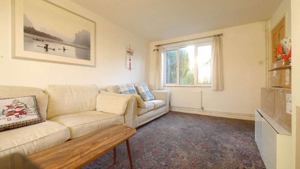 House in Hatfield, South Hatfield - More