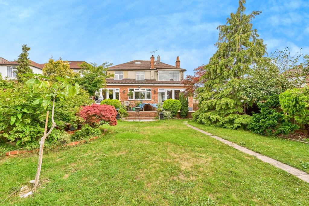 Main image of property: Tolworth Rise North, Surbiton, KT5