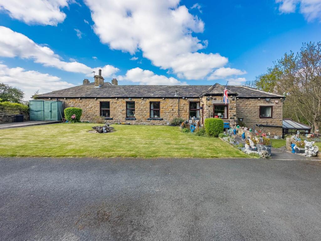 3-bed detached on Lady Ann Road, Batley, £425,000