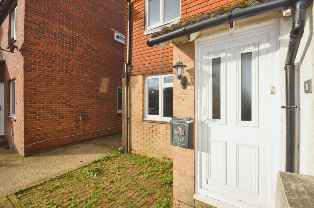 2-bed terraced on Wadhurst Close, Bognor Regis, PO21 5LD, £200,000