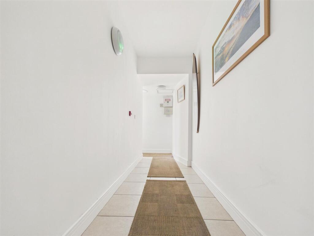 Apartment in Truro - More