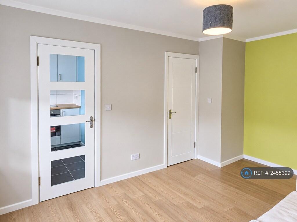 Main image of property: Windsor Court, London, N11