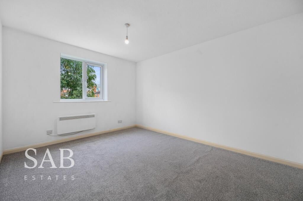 Apartment in Southall - More