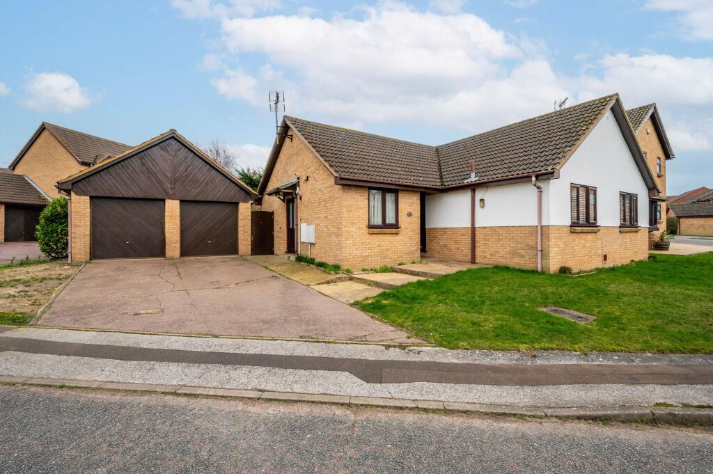 4-bed bungalow on Akethorpe Way, Lowestoft, £325,000