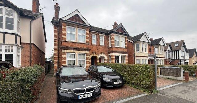 Main image of property: 56 Hill Road, Chelmsford, Essex, CM2 6HP