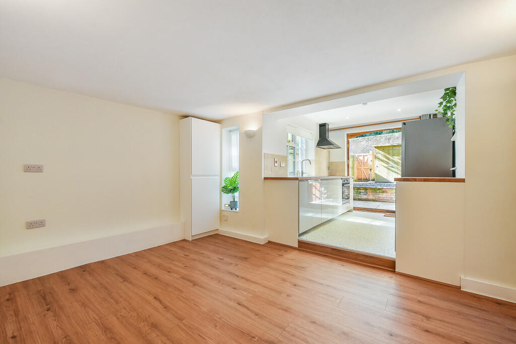 Apartment in Southampton - View 2