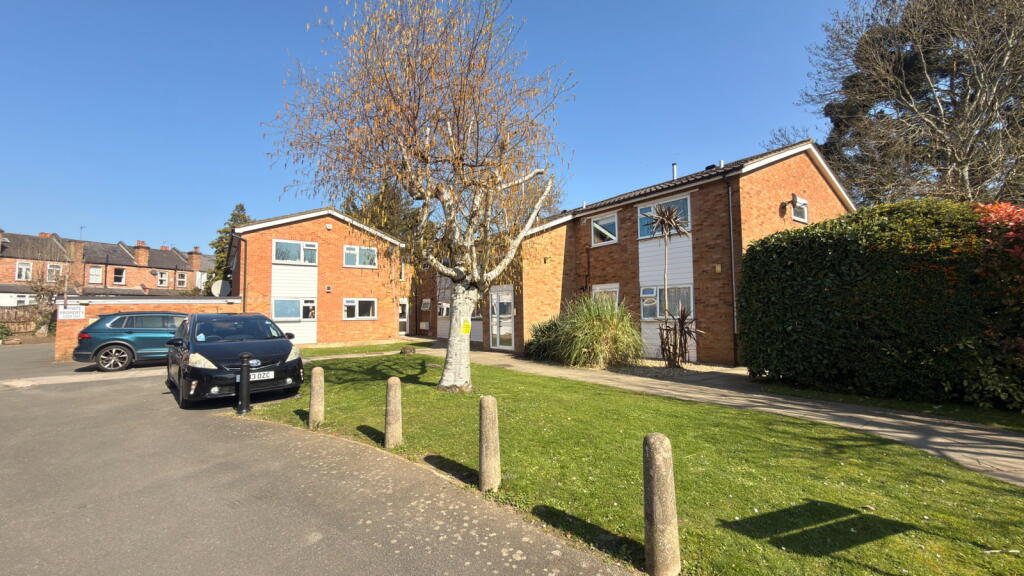 Main image of property: Annette Close,Harrow,HA3 7BG